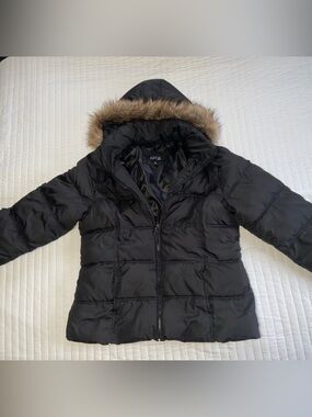 Women’s black winter coat with removable hood - Size: XL